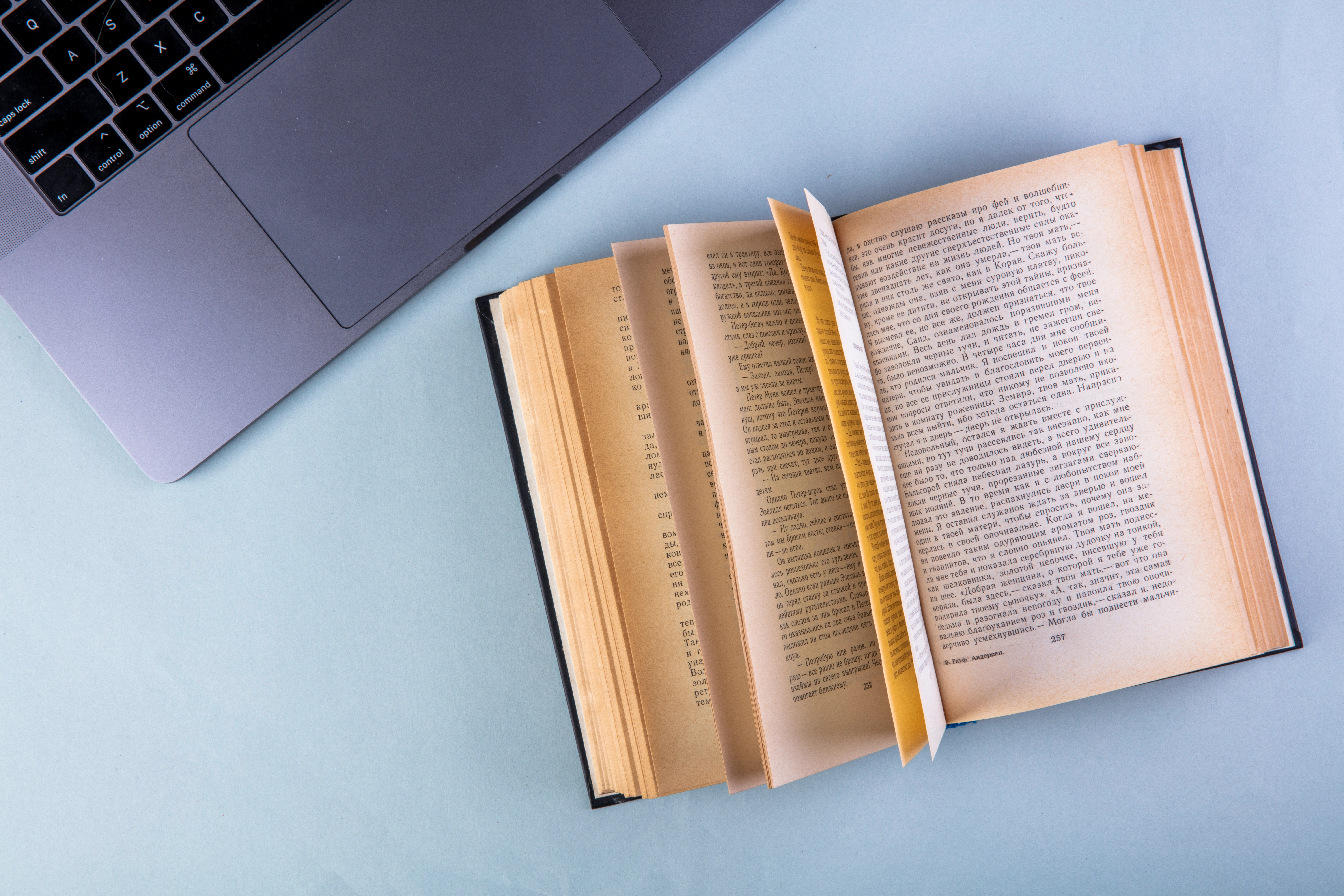 Traditional Publishing v Self-publishing Which Service is Right for You  (2)